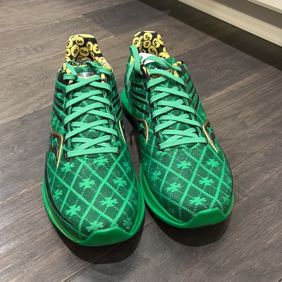 Saucony Kinvara 12 St. Patrick’s Pattys Day Clover Green shoes sneakers Mens 9.5 - Picture 3 of 16